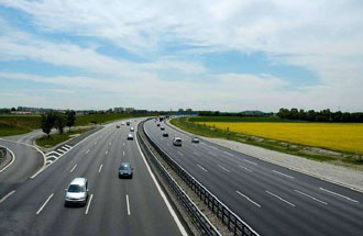 在河南省境內(nèi)，夜間使用ETC過(guò)收費(fèi)站的貨車享九折優(yōu)惠